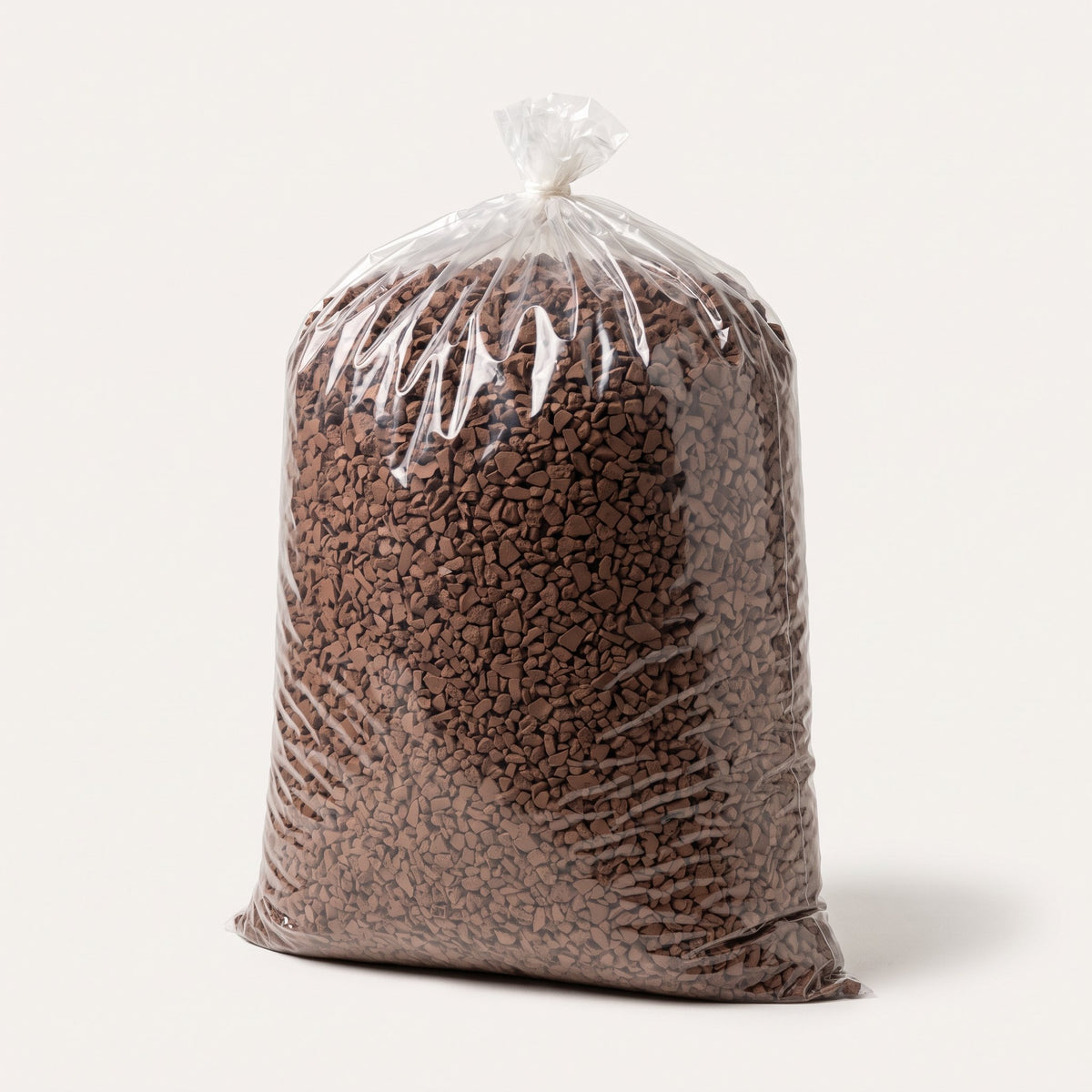 Sac transparent fermé de granulat de semelles recyclées coloris marron — visuel d'illustration